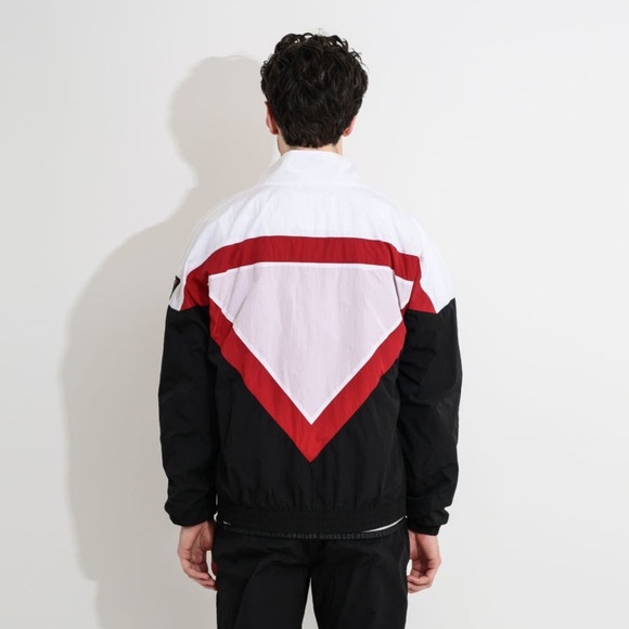 NEW GUESS Sporty Triangle Logo Windbreaker SZ L - Picture 2 of 6